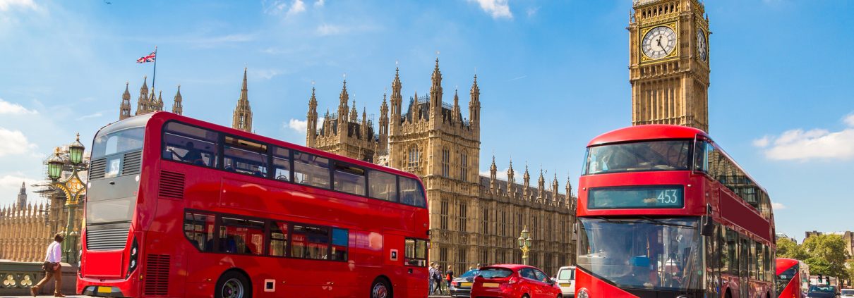 Big ben, típico autobús rojo y Westminster en Londres, Inglaterra